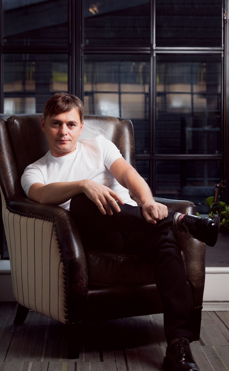 Αυτός ο άνθρωπος θα σας πείσει να βγείτε ραντεβού μέσω dating app - εικόνα 1