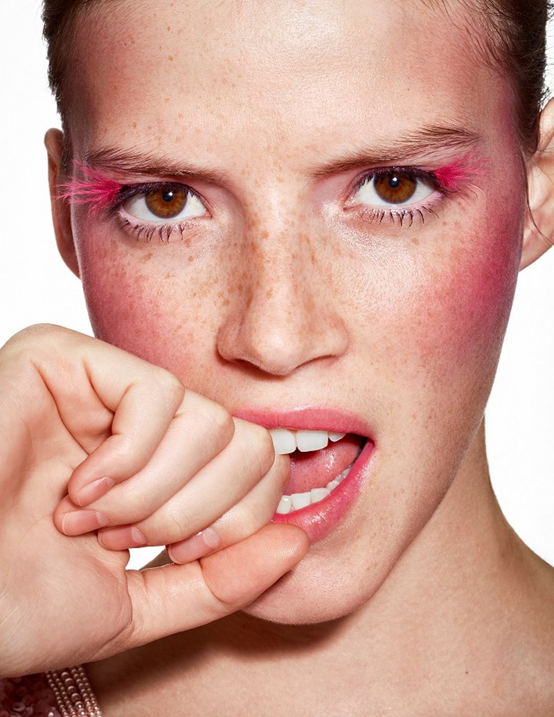 To ροζ μακιγιάζ είναι ό, τι πιο hot για τις γιορτές - εικόνα 2