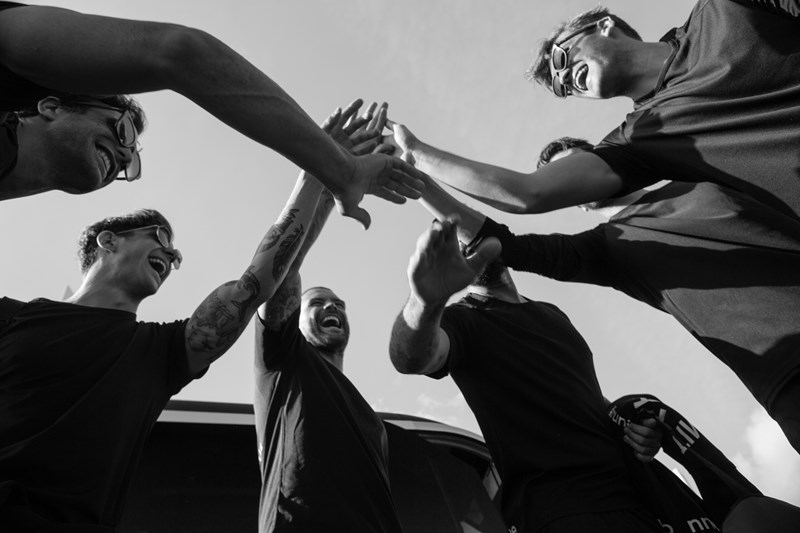 Τι έκανε ο Nick Youngquest στην Αθήνα; - εικόνα 2