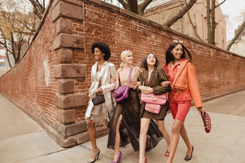 Η αγαπημένη τσάντα της Carrie Bradshaw επιστρέφει - εικόνα 2