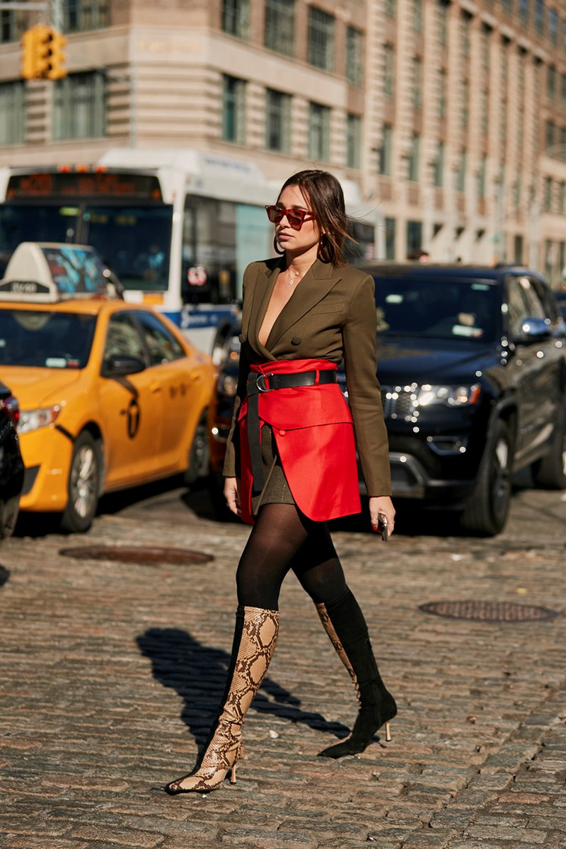 Khaki is the new black: Αυτό είναι το χρώμα που πρωταγωνιστεί τώρα στο street style - εικόνα 2