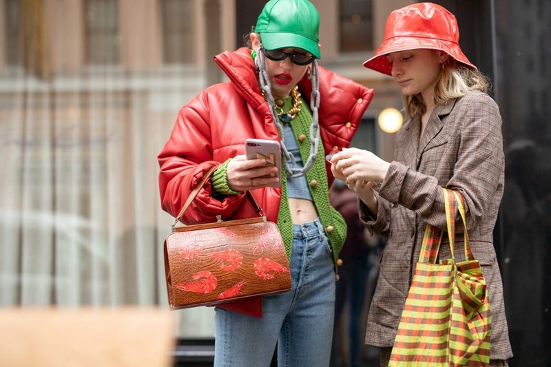 Heads Up: Τα αξεσουάρ που επιλέγουν τώρα όλες οι fashionistas - εικόνα 2