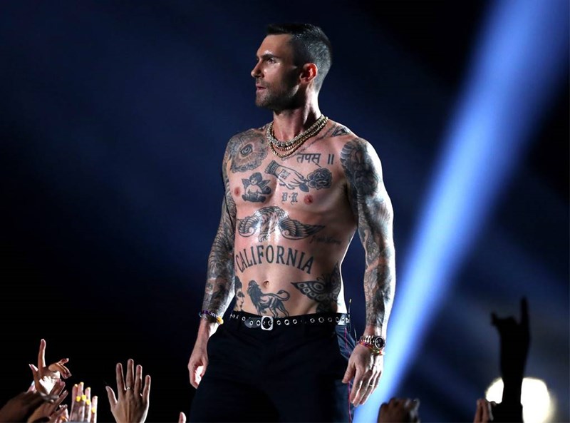 Η εμφάνιση του Adam Levine στο Super Bowl ξεσήκωσε το Twitter - εικόνα 1