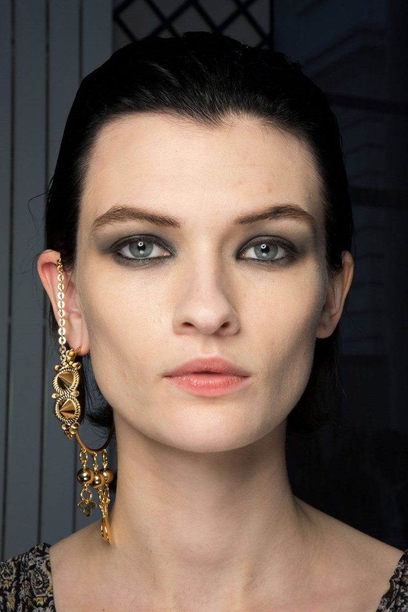 Πώς θα κάνεις smoky eye με ένα μόνο μολύβι; (pro tip) - εικόνα 1