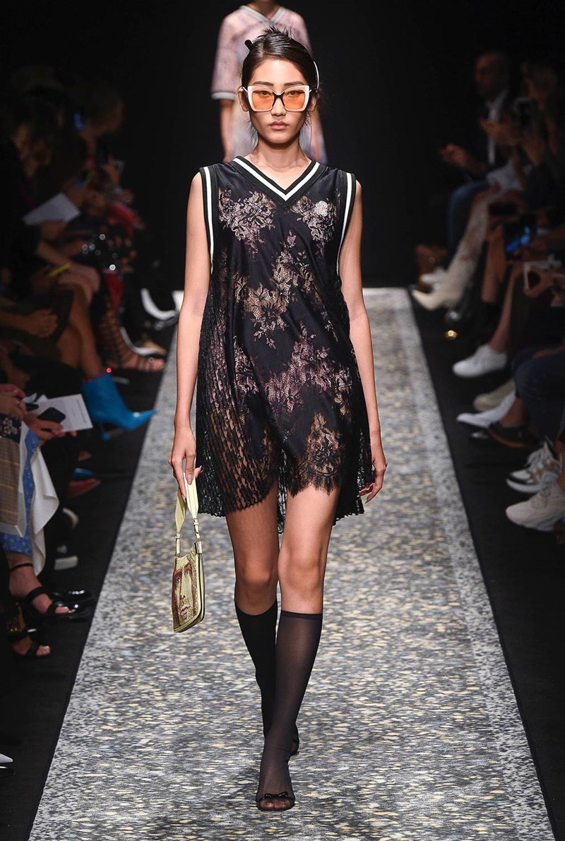 The Ultimate Trend Guide: Όλες οι τάσεις της άνοιξης σε 44 φωτογραφίες από τα ντεφιλέ - εικόνα 19