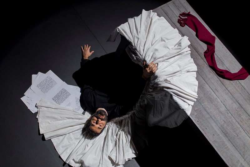 Μαρία Γυπαράκη: «Τα θέατρο ξαναδουλεύει, αναπλάθει ένα ήδη υπάρχοντα μύθο» - εικόνα 1