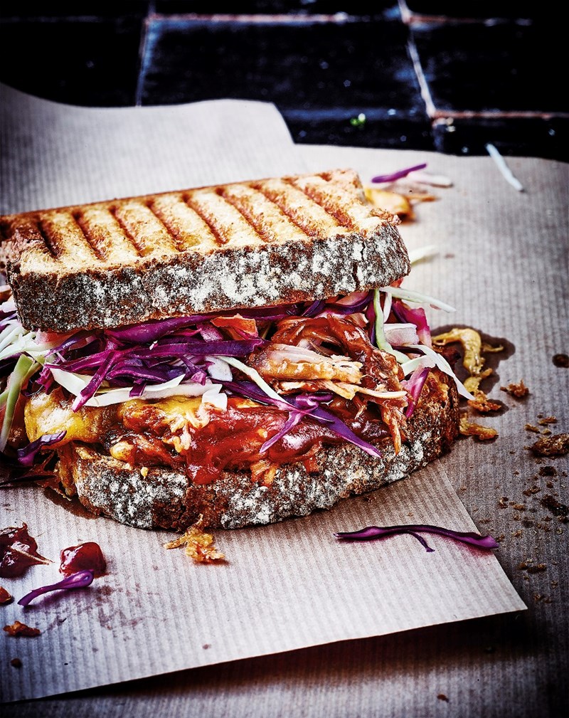 Pulled Pork: 3 συνταγές με αργοψημένο χοιρινό (δεν θα μπορείς να αντισταθείς) - εικόνα 2