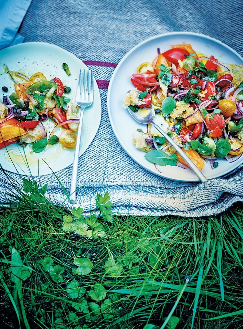 4 σαλάτες για να δώσετε χρώμα στο γιορτινό τραπέζι - εικόνα 1