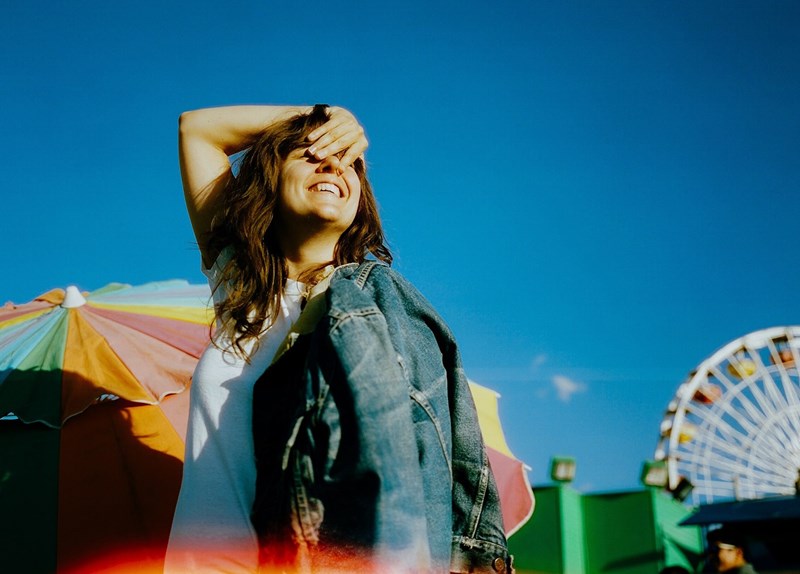 Η Courtney Barnett μάς υπόσχεται το πιο συναισθηματικό live της άνοιξης - εικόνα 1