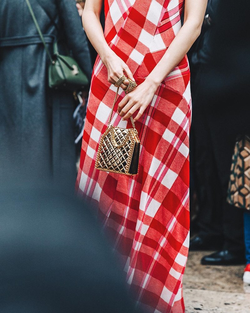 12 αέρινα φορέματα που φέρνουν το καλοκαίρι στο στυλ μας - εικόνα 2