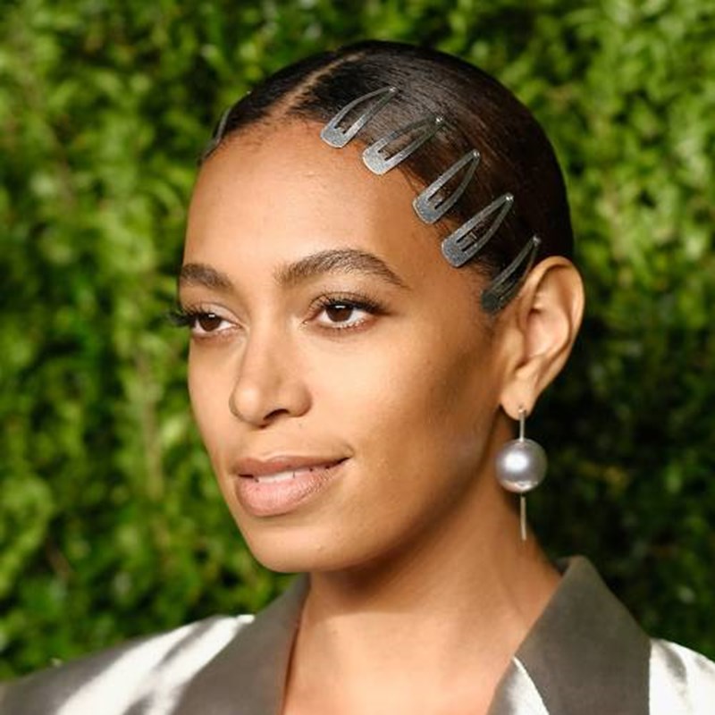 Πώς φορούν οι σταρ τα πιο trendy αξεσουάρ για τα μαλλιά; - εικόνα 2