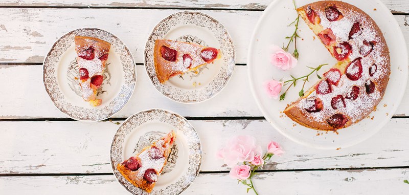 Βρήκαμε την συνταγή για το πιο αφράτο κέικ με φράουλες - εικόνα 1