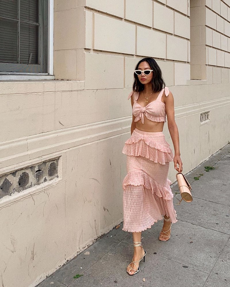 6 summer looks που ακολουθούν τις πιο δυνατές τάσεις της μόδας - εικόνα 2