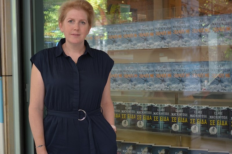 To ELLE.gr συνάντησε την Clare Mackintosh, συγγραφέα των μυθιστορημάτων που κόβουν την ανάσα - εικόνα 5