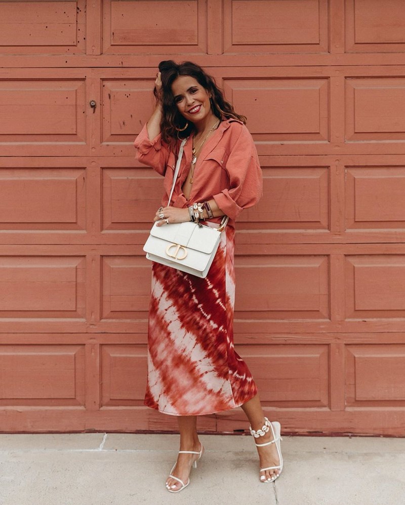 6 summer looks που ακολουθούν τις πιο δυνατές τάσεις της μόδας - εικόνα 1