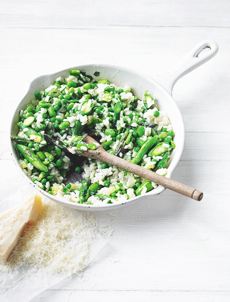 Ένα ριζότο με σπαράγγια για όσες αγαπούν τα vegetarian πιάτα - εικόνα 1