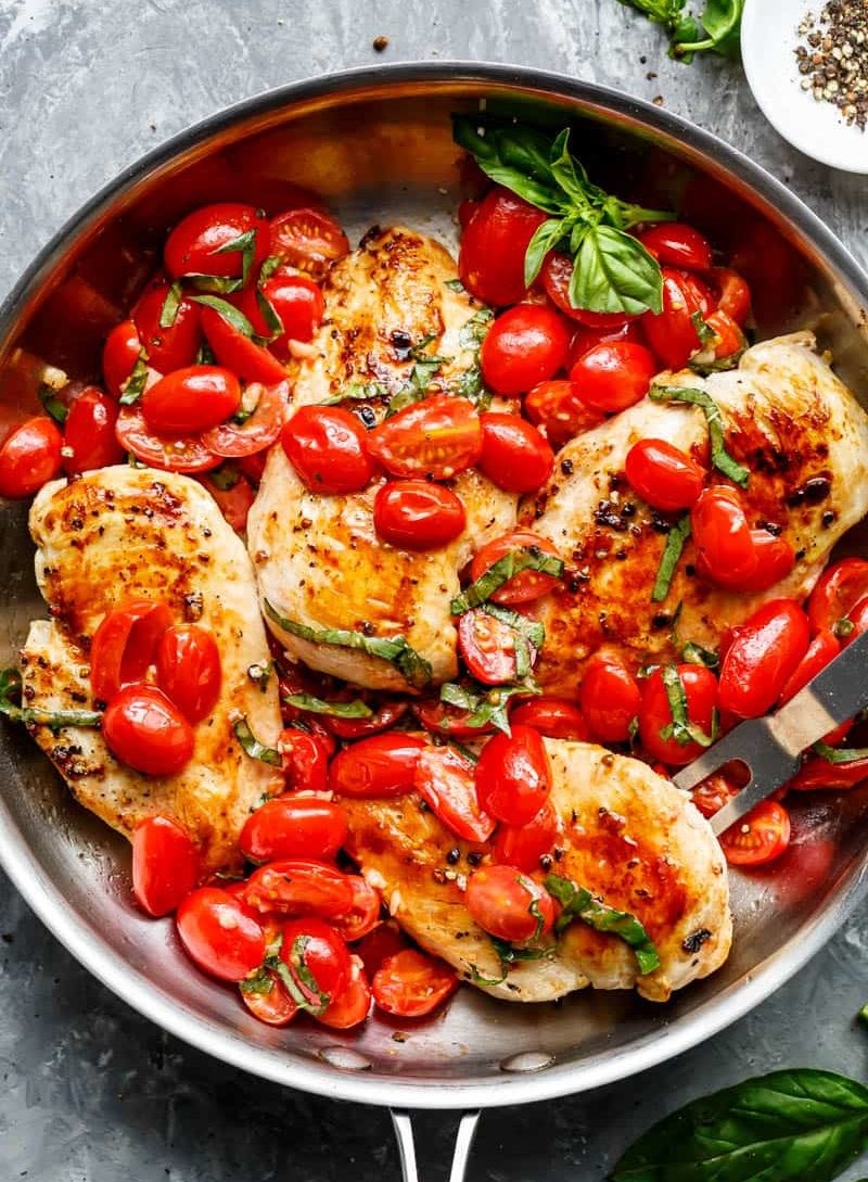 Δώστε μεσογειακή γεύση στο κοτόπουλο με μια απολαυστική συνταγή - εικόνα 1