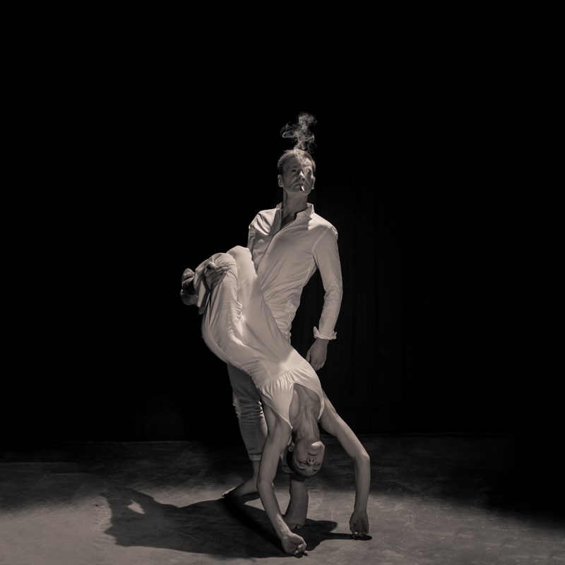 Βασίλης Μαυρογεωργίου: «Το θέατρο οφείλει να υπηρετεί και το πάντα και το τώρα. Και το τώρα τη δεδομένη στιγμή έχει τρομερή ανάγκη» - εικόνα 2