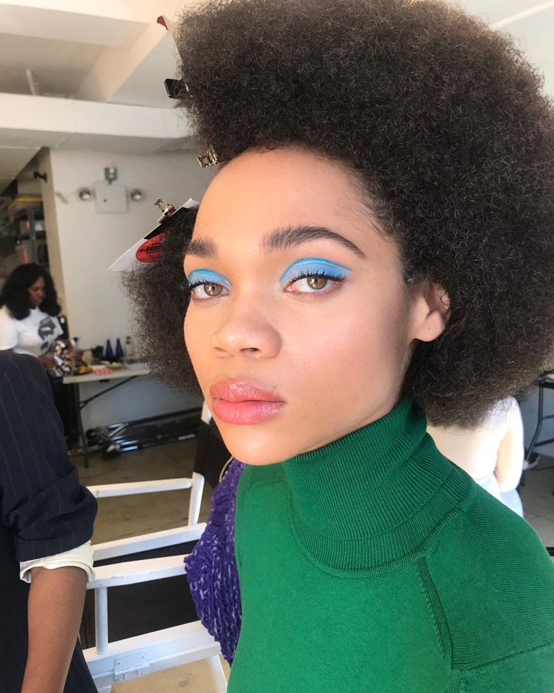 Pool Side Blue: Το γαλάζιο της πισίνας είναι το beauty trend του καλοκαιριού - εικόνα 3