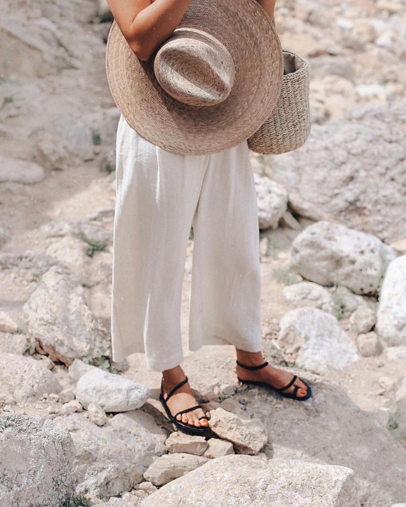 15 εντυπωσιακά φλατ σανδάλια που θα φοράμε από το πρωί μέχρι το βράδυ - εικόνα 1