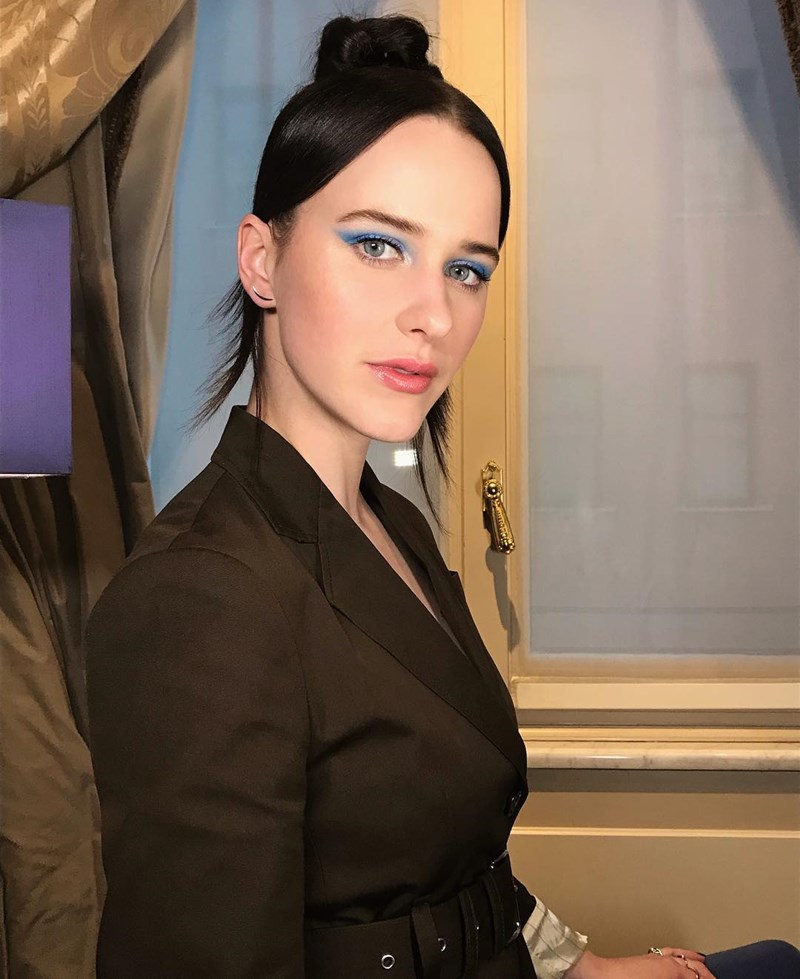 Pool Side Blue: Το γαλάζιο της πισίνας είναι το beauty trend του καλοκαιριού - εικόνα 2