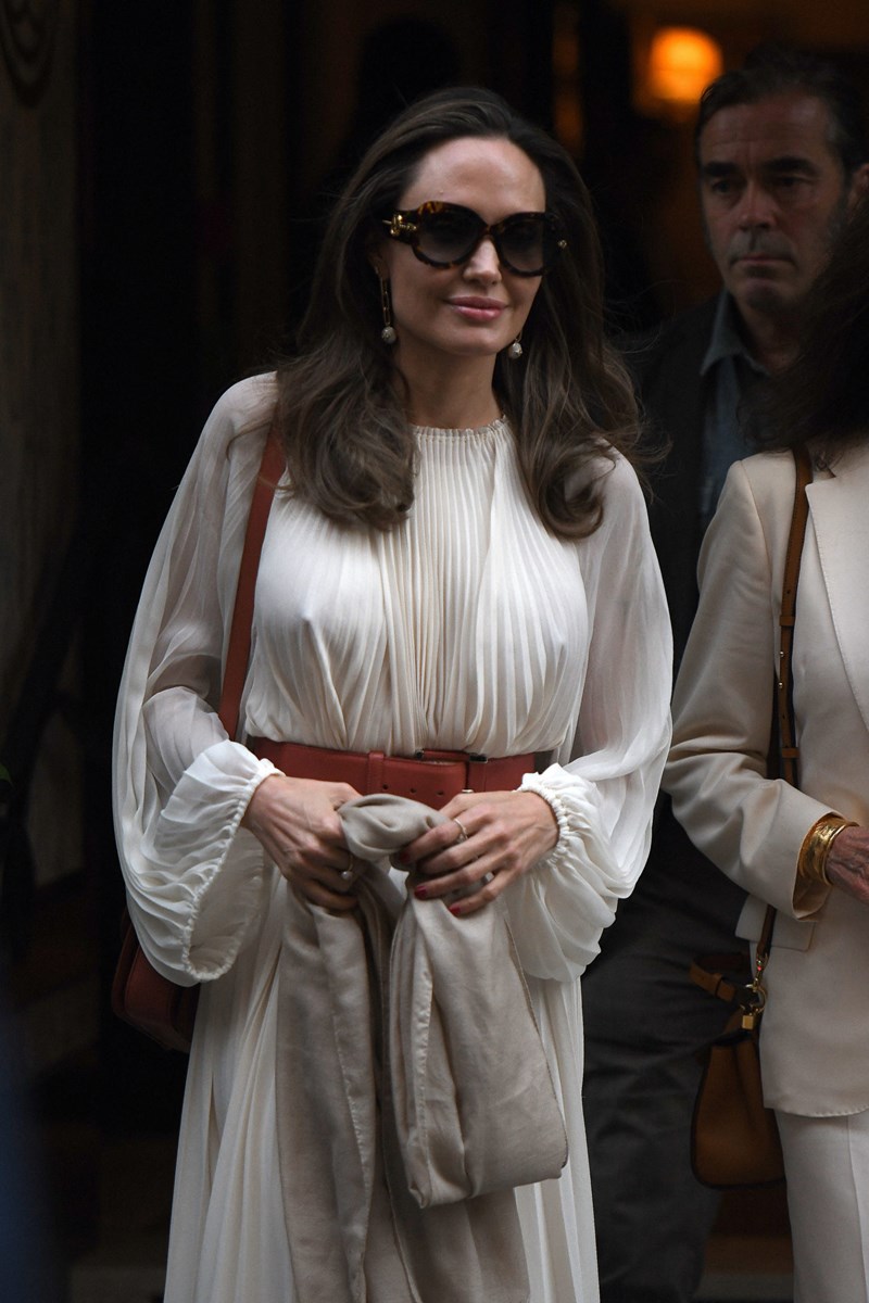 H grecian chic εμφάνιση της Angelina Jolie - εικόνα 1