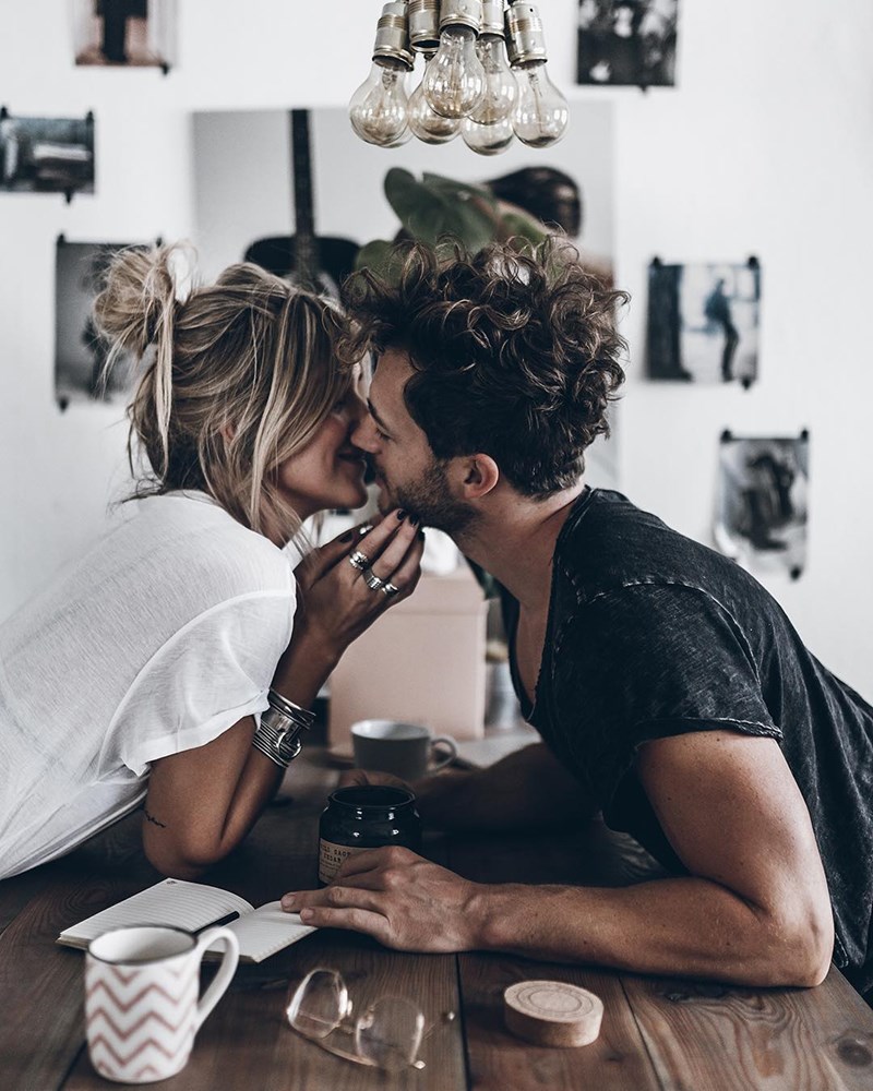 6 πράγματα που τα ευτυχισμένα ζευγάρια κάνουν αυθόρμητα - εικόνα 1