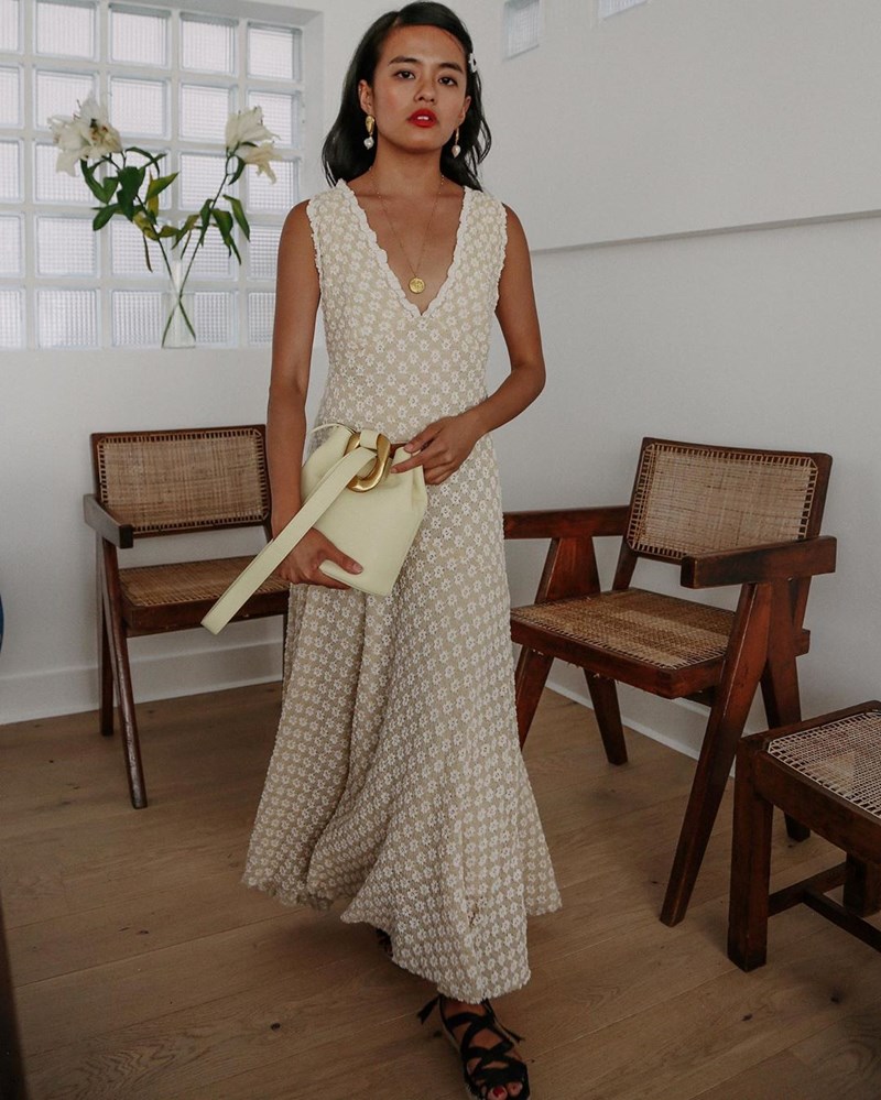 7 τρόποι να φορέσεις τα αγαπημένα σου φορέματα τώρα και το φθινόπωρο - εικόνα 1