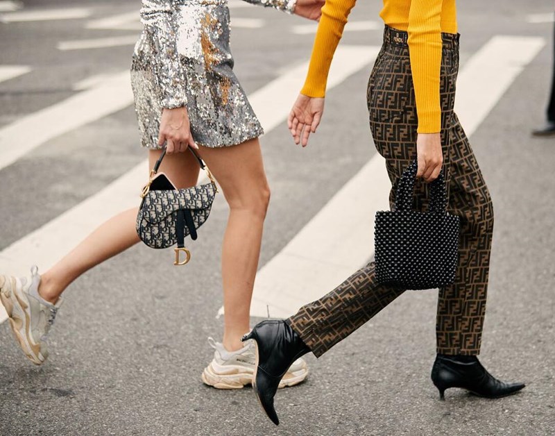 Zoom In: 20 φωτογραφίες που θα σε πείσουν να τολμήσεις τα statement αξεσουάρ - εικόνα 1