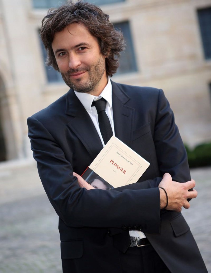 Ο συγγραφέας Κριστόφ Ονό-ντι-Μπιό μιλά στο ELLE.gr για το βιβλίο του που θα σας κάνει να αγαπήσετε (ξανά) τη ζωή - εικόνα 2