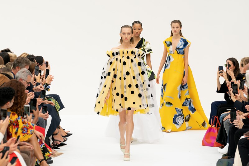 Η Carolina Herrera έκανε τη Νέα Υόρκη να μυρίσει άνοιξη - εικόνα 1