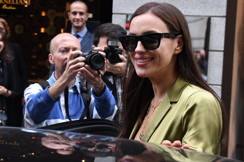 Irina Shayk: Shopping στο Μιλάνο - εικόνα 1