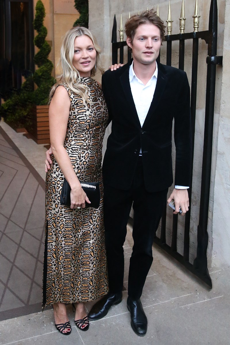 Η Kate Moss σου δείχνει πώς να φορέσεις το λεοπάρ φόρεμα - εικόνα 2