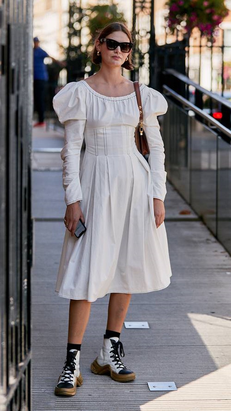 21 απόλυτα on trend εμφανίσεις από το street style της LFW - εικόνα 11