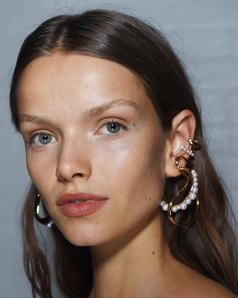 7 τάσεις στην ομορφιά που πρέπει να μάθεις πριν από τις φίλες σου #NYFW - εικόνα 1