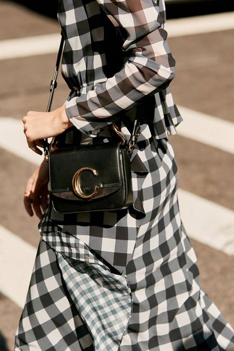 13 cult κομμάτια του street style που φορούν τα it girls - εικόνα 3