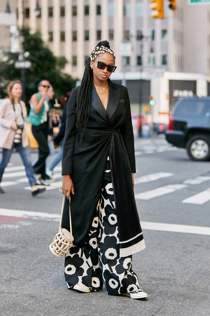 13 cult κομμάτια του street style που φορούν τα it girls - εικόνα 6