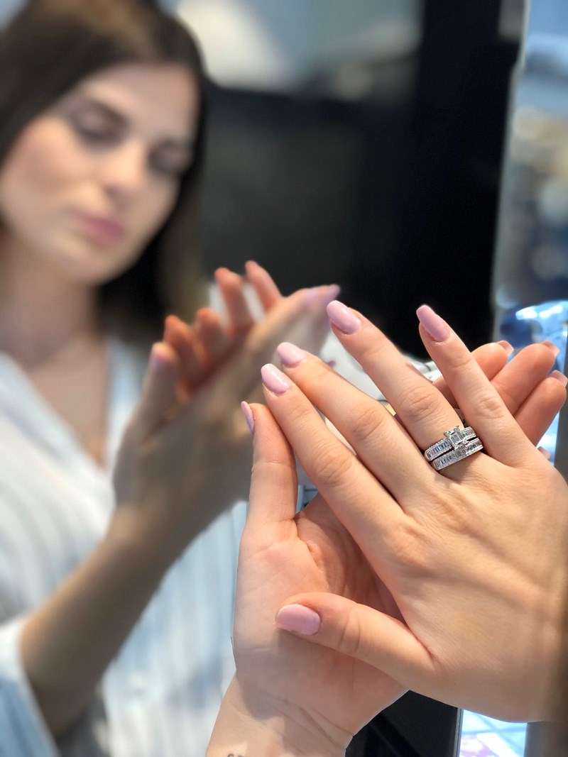 Just Say Yes: Πώς θα συνδυάσετε το μονόπετρο με τις βέρες σας; - εικόνα 7