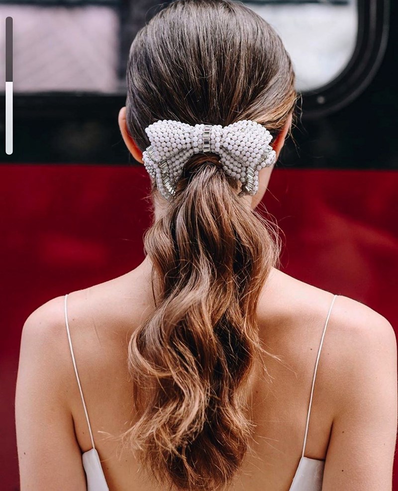 Διστάζεις να φορέσεις hair accessories; 7 tips για  looks με άποψη - εικόνα 3