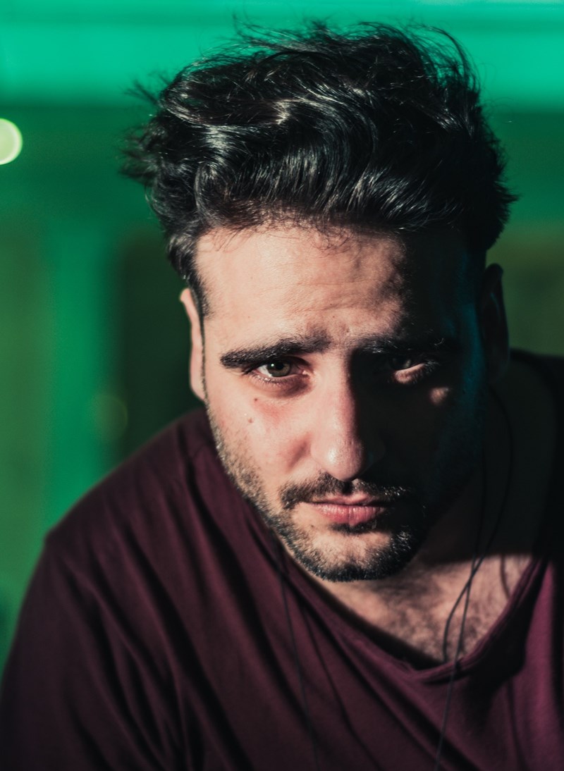 O Κωνσταντίνος Μπιμπής μιλά στο ELLE για το μαζί  που καταρρέει - εικόνα 1