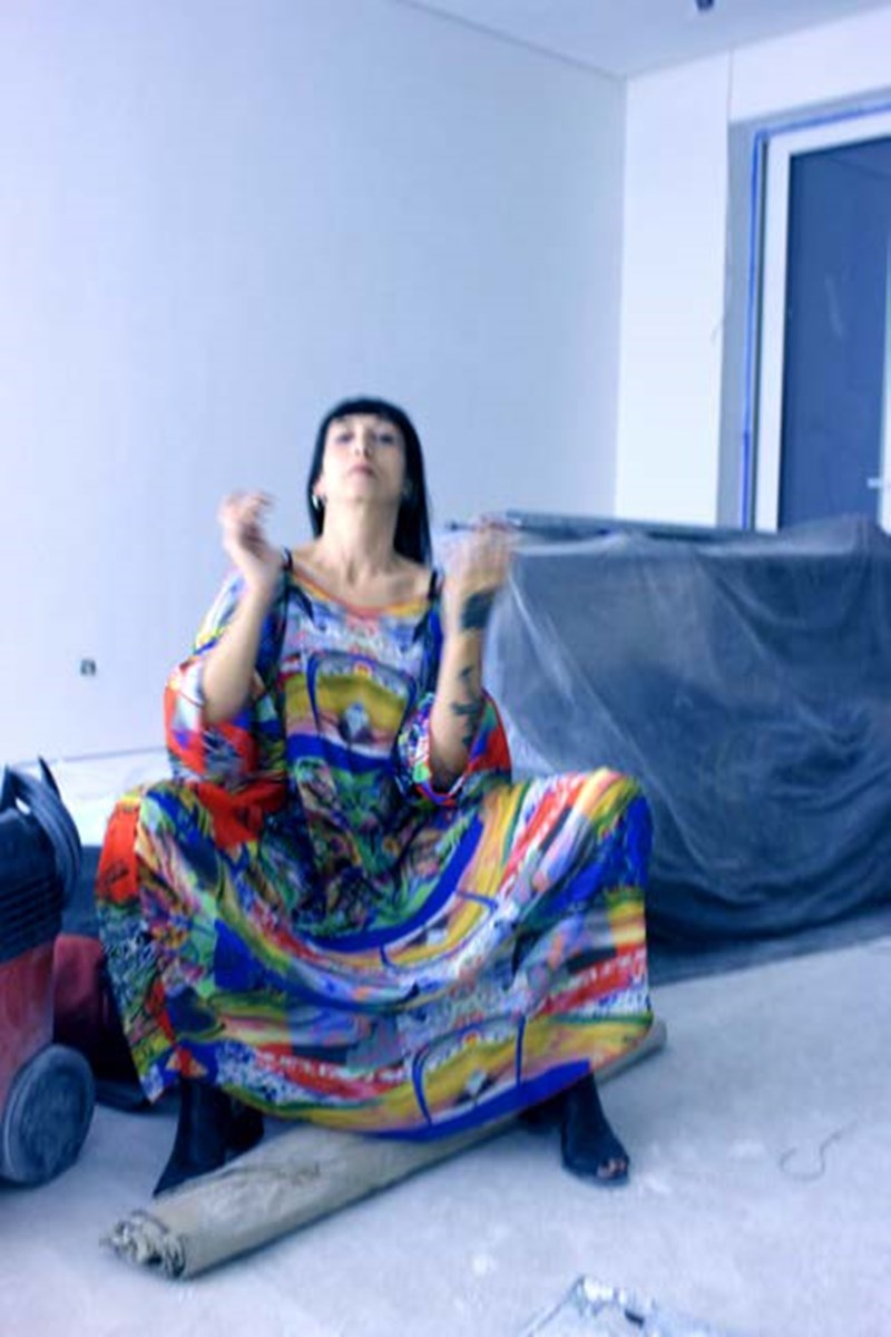 Digital Tribe: Τα μεταξωτά φουλάρια που θα φορέσεις με πολλούς διαφορετικούς τρόπους - εικόνα 8