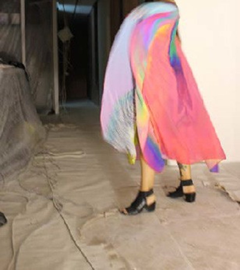 Digital Tribe: Τα μεταξωτά φουλάρια που θα φορέσεις με πολλούς διαφορετικούς τρόπους - εικόνα 11