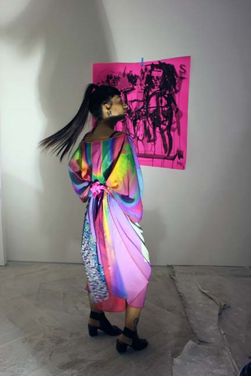 Digital Tribe: Τα μεταξωτά φουλάρια που θα φορέσεις με πολλούς διαφορετικούς τρόπους - εικόνα 12