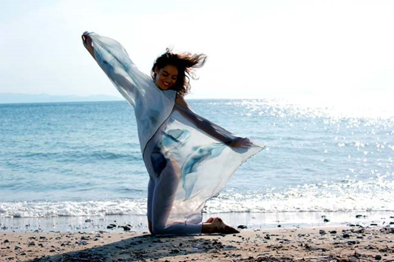 Digital Tribe: Τα μεταξωτά φουλάρια που θα φορέσεις με πολλούς διαφορετικούς τρόπους - εικόνα 3