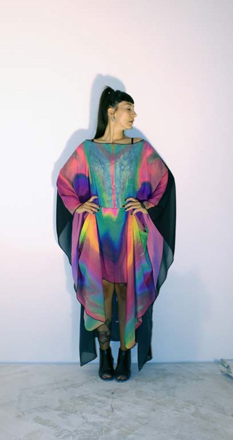 Digital Tribe: Τα μεταξωτά φουλάρια που θα φορέσεις με πολλούς διαφορετικούς τρόπους - εικόνα 4