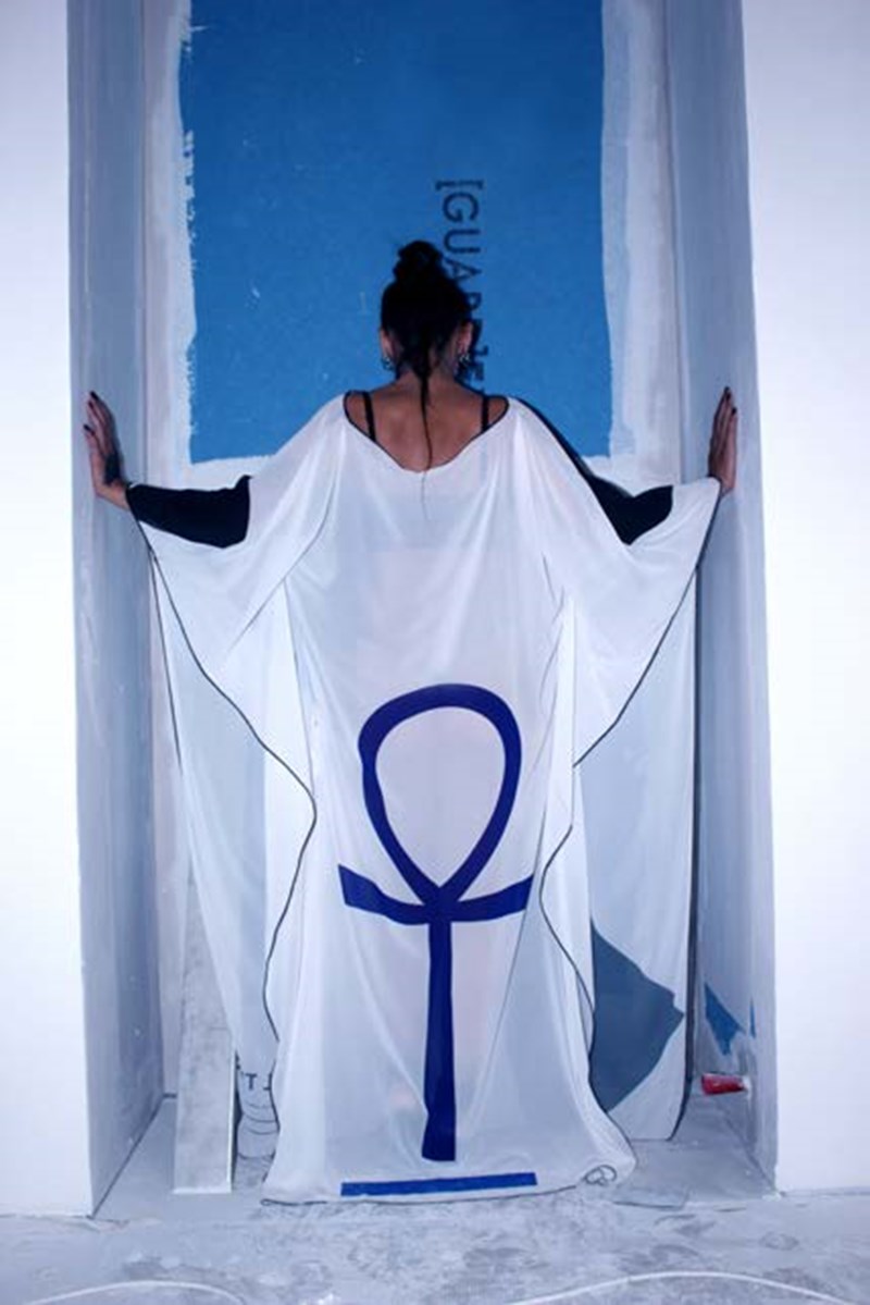 Digital Tribe: Τα μεταξωτά φουλάρια που θα φορέσεις με πολλούς διαφορετικούς τρόπους - εικόνα 6