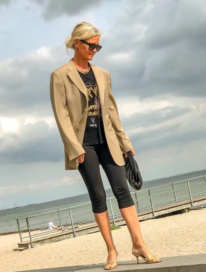 10 on trend τρόποι να φορέσεις το μαύρο κολάν εκτός γυμναστηρίου - εικόνα 8