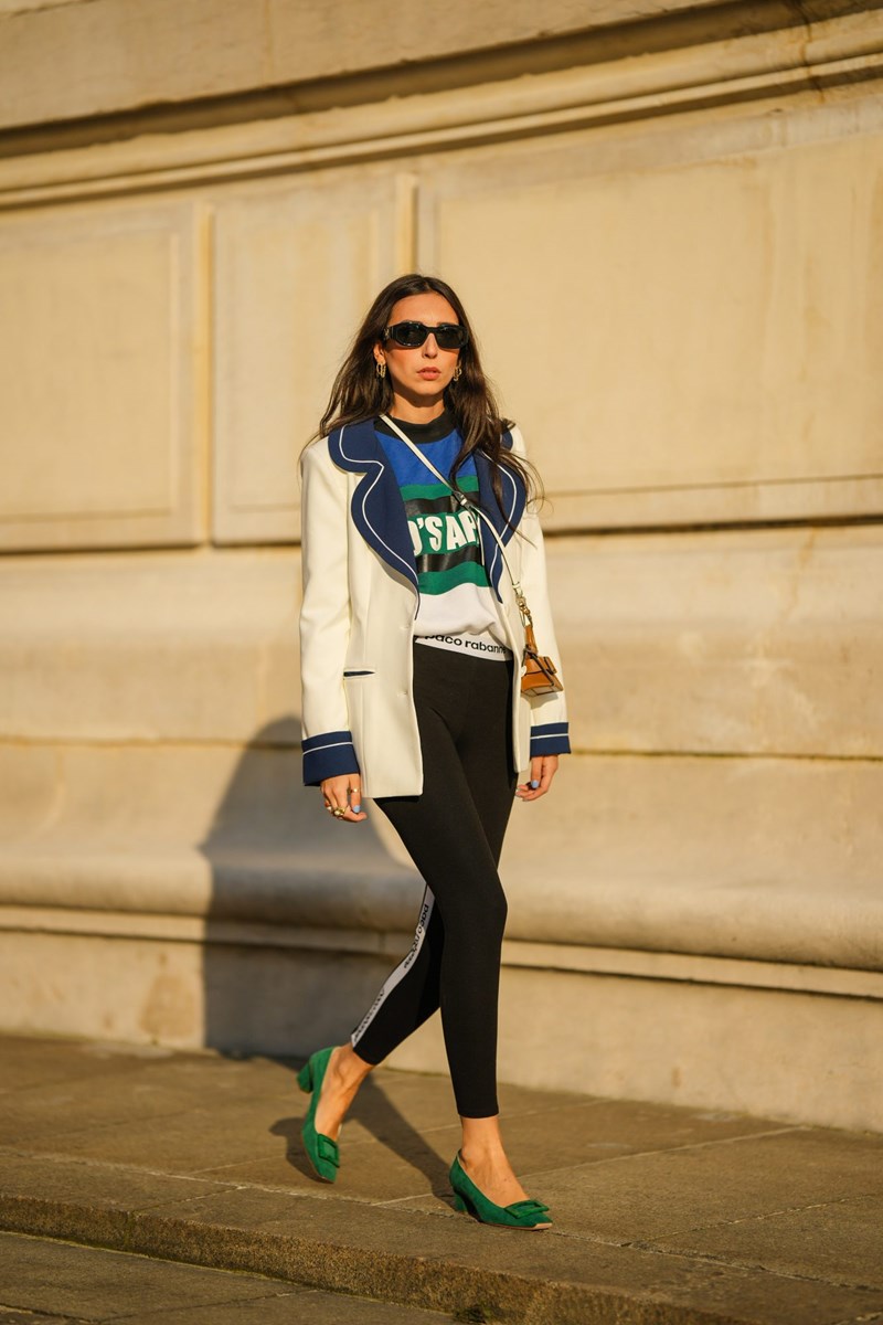 10 on trend τρόποι να φορέσεις το μαύρο κολάν εκτός γυμναστηρίου - εικόνα 6