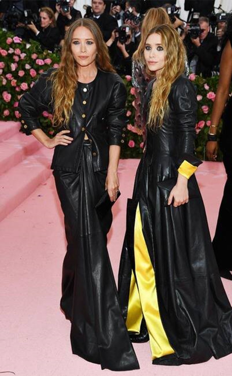 Mary-Kate & Ashley Olsen: 5 basics που δεν λείπουν ποτέ από την γκαρνταρόμπα τους - εικόνα 1