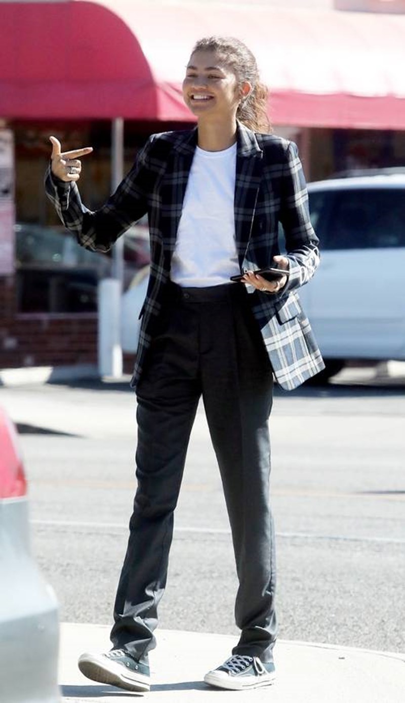 10 off-duty σύνολα από τις star για το πιο άνετο weekend - εικόνα 3